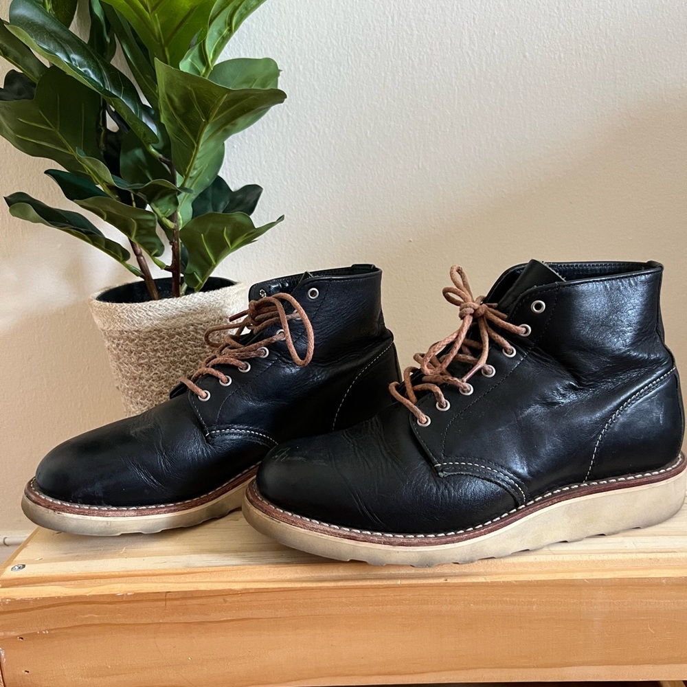 Red Wing Heritage 2950 6" Round Toe Boots in Black Boundary (Woman's 8.5B)